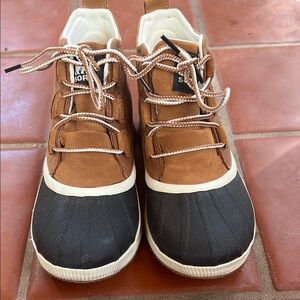 Sorel Brown and Black Duck Boots
